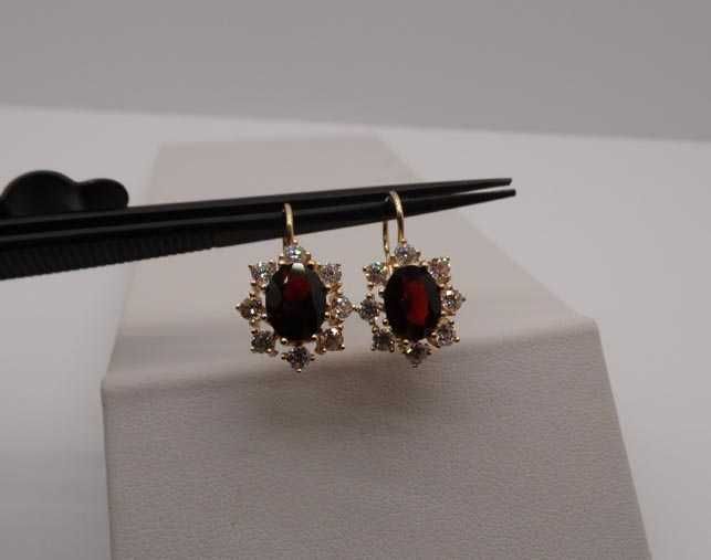Złote wiszące kolczyki granaty i cyrkonie owalne markizy.