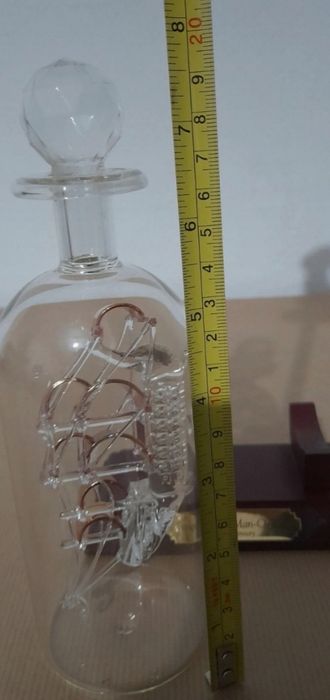 Caravela do séc. XVI dentro de garrafa em vidro