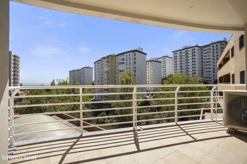 Apartamento T4 com jardim, Paço de Arcos, Oeiras
