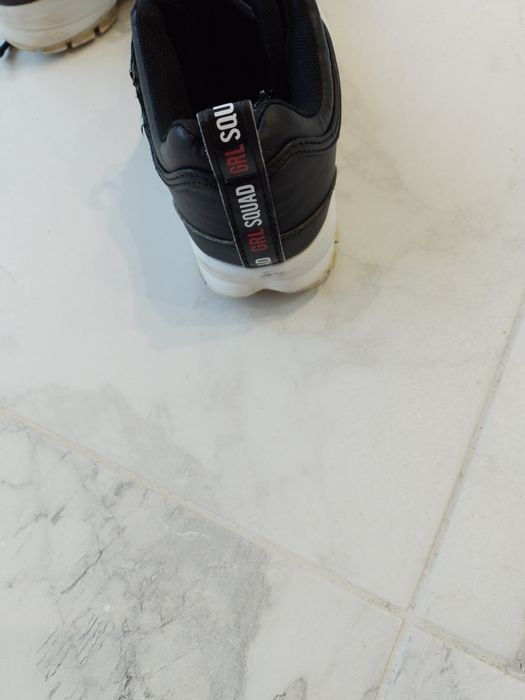 Продаю кроссовки