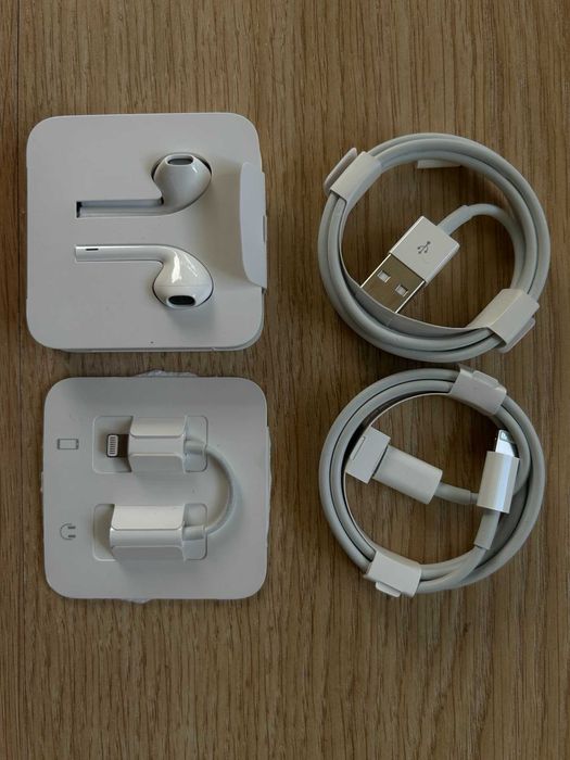 На Iphone кабель зарядный, переходник