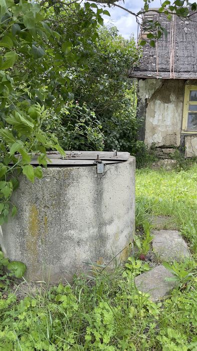 продається старий будинок з гарною земельною ділянкою