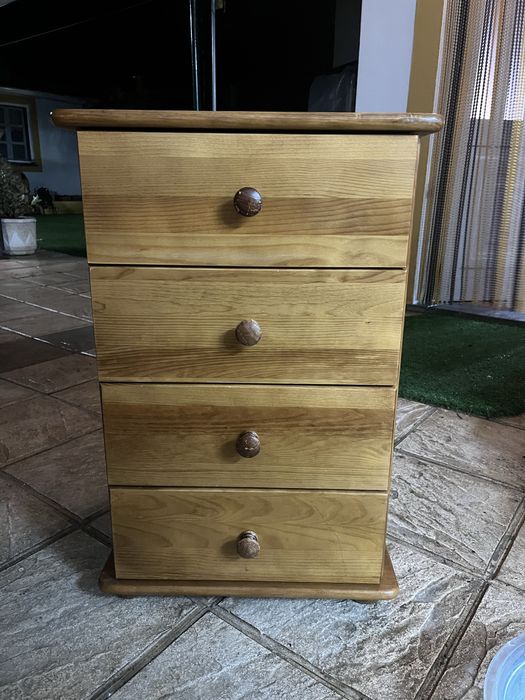 Mesa de cabeceira cor pinho