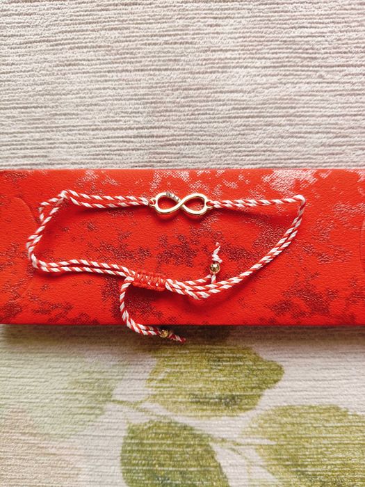 Pulseira dourada infinito