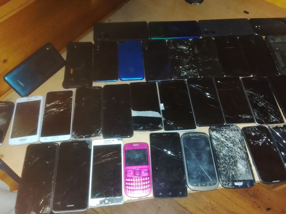 Smartfony/Telefony komórkowe uszk. Wyświetlacze