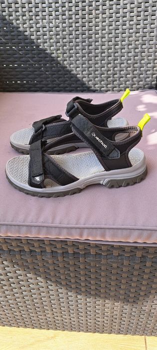 Sandały chłopięce firmy Decathlon