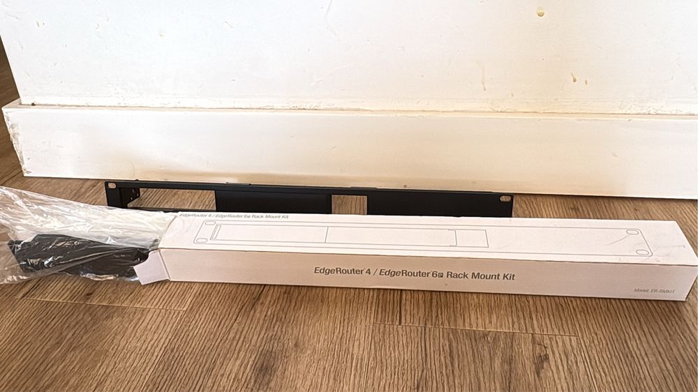 Dois Suportes de Rack para ubiquiti EdgeRouter 4/6 e 12 ou para EdgeSwitch 10X/10XP