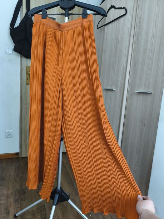 Plisowane spodnie h&m m szeroka nogawka