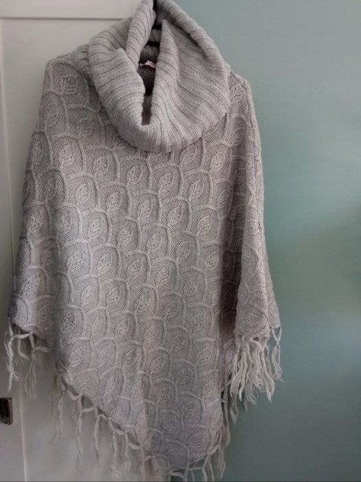 Poncho, peleryna, narzutka