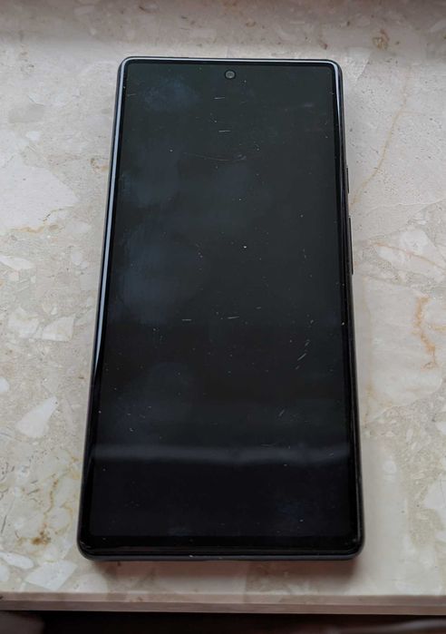 Google Pixel 6 – uszkodzony, na części, z etui