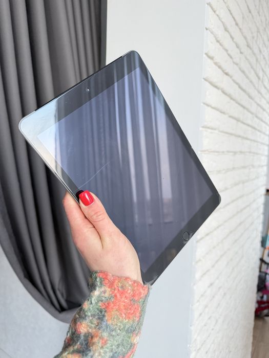 Ipad (5 покоління)a1823