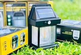Lampa solarna na ścianę 4 szt min