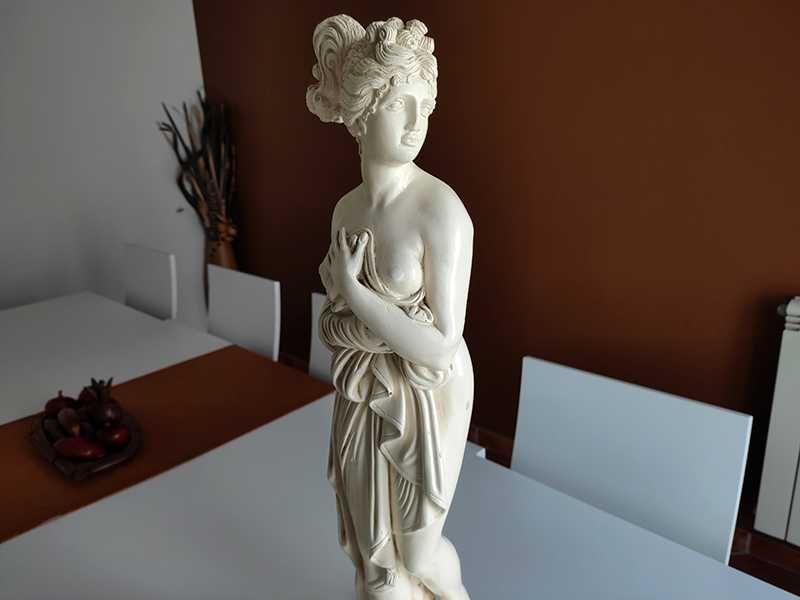 Linda estátua antiga