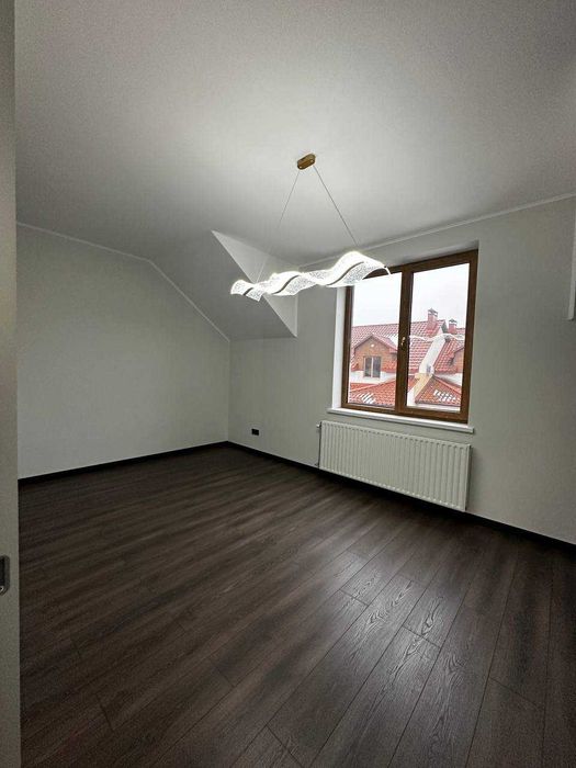 Продається котедж у місті Тячів