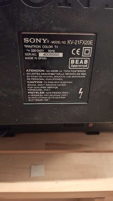 Sony Trinitron 21" CRT - Ideal p/ Retro Gaming (PS1, PS2, Mega Drive)