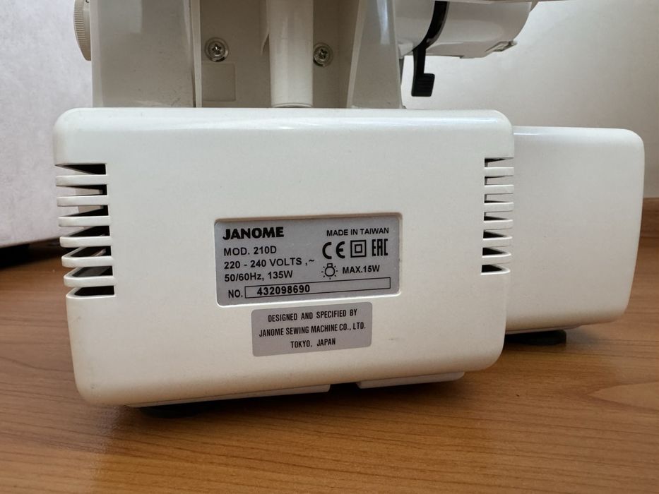 Оверлок Janome 210D