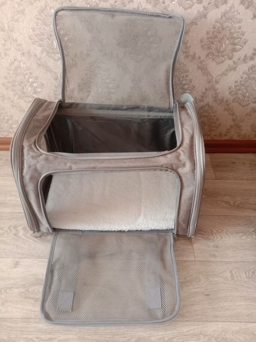 Продам переноску большую.