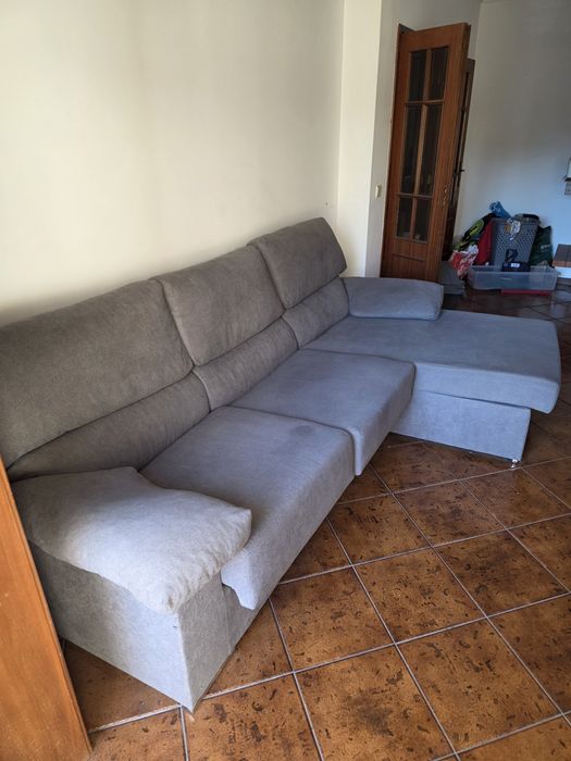 Sofá Chaise Longue Cinza – Muito Bom Estado