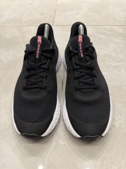 Кросівки Nike Revolution 5 (EUR 38.5)
