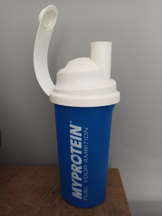 Bidon shaker do białka z sitkiem Myprotein