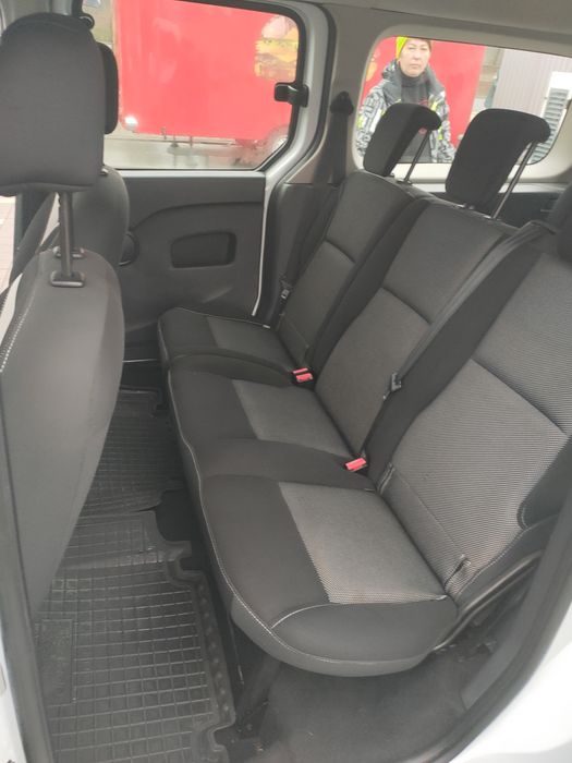 Продам своє авто Renault Kangoo 2015 року оригінальний пасажир 7 місць