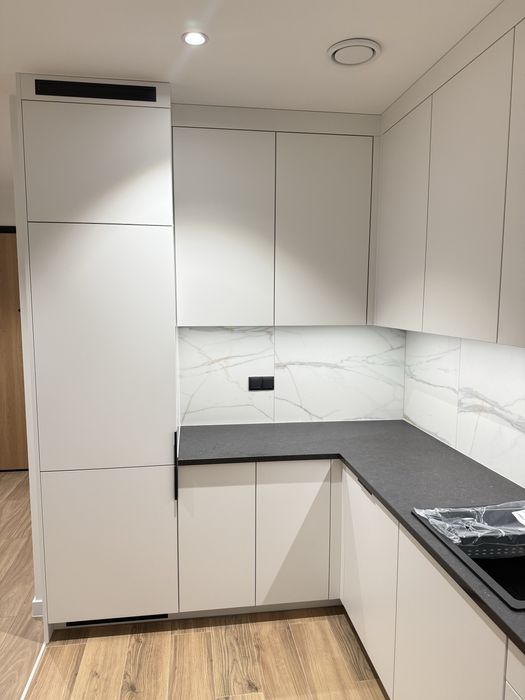 Meble kuchenne wraz z blatem i zlewem