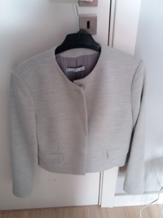 Casaco curto cinza claro novo