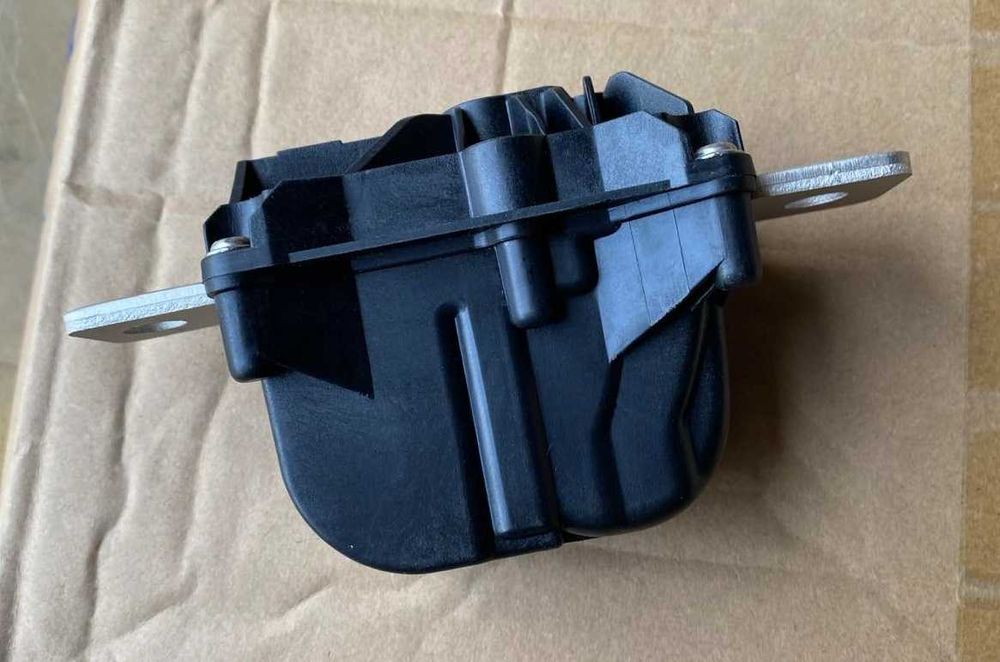 Пиропатрон батареи Tesla Model 3 / Model Y