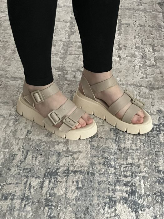 Сандалі шкіряні. Стан нових