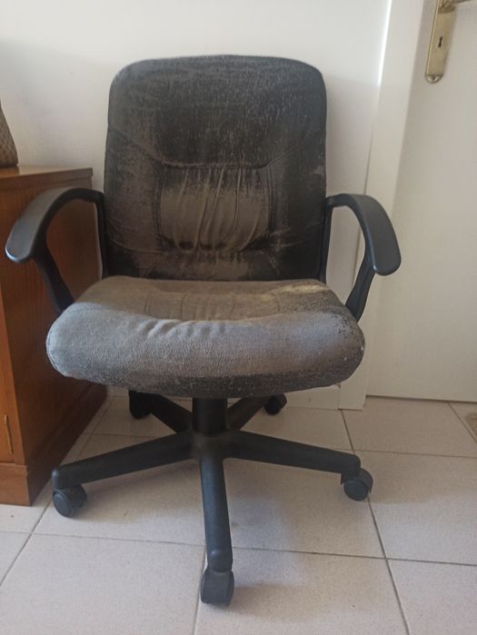 Cadeira escritório usada