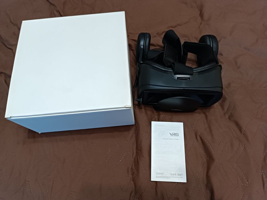 VR окуляри VRG під смартфон.