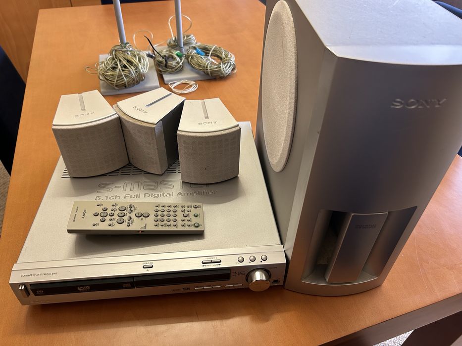 Home Cinema Sony Compact AV System DAV-S400 - Como novo