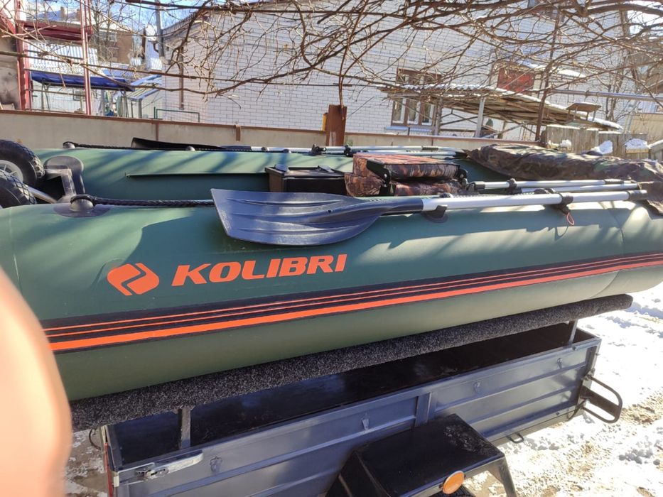 Човен колібрі з мотором