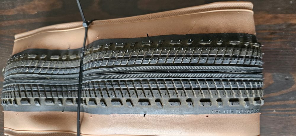 Opony gravelowe Girona Pro 700x42