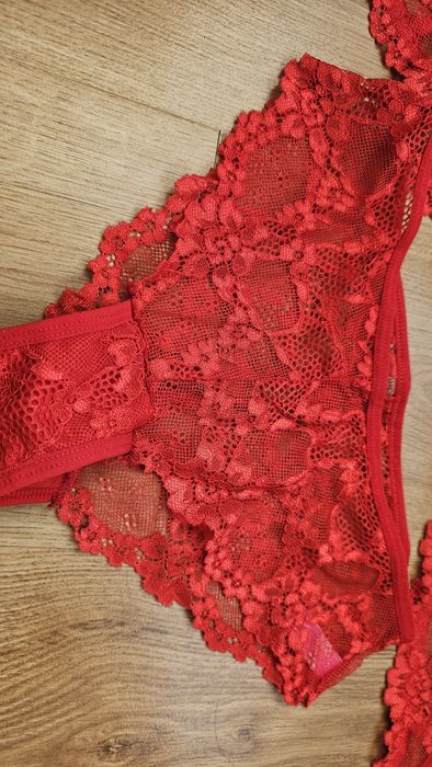 Новий червоний комплект