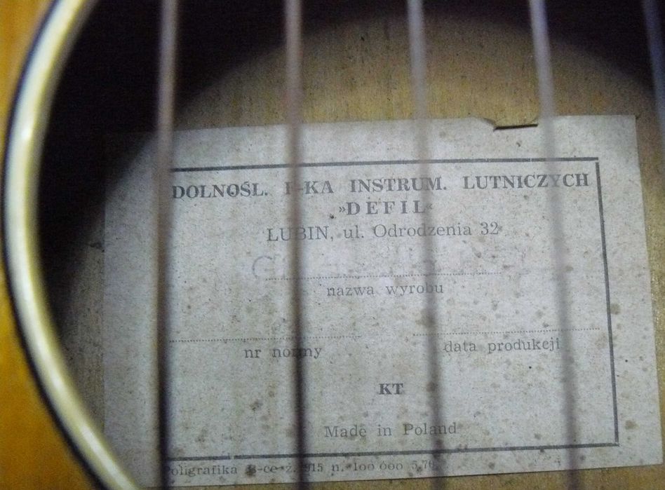 Stara gitara klasyk pudło ,,Defil,, z Lubina 1973 r.