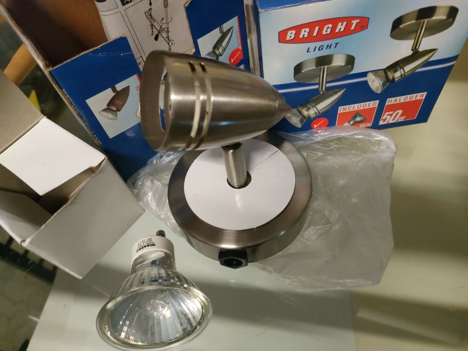 Foco em inox com lâmpadas halogenicas, um par.