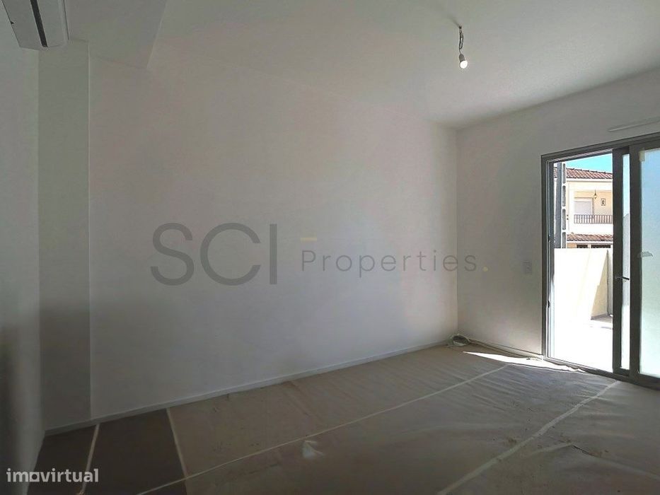 Apartamento T1 com logradouro 42m2, na Quinta do Conde