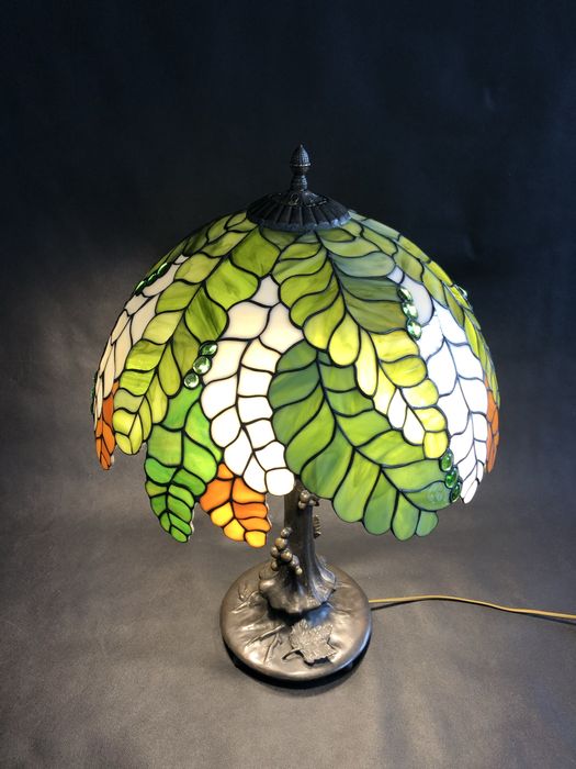 Lampa witrażowa w stylu Tiffany