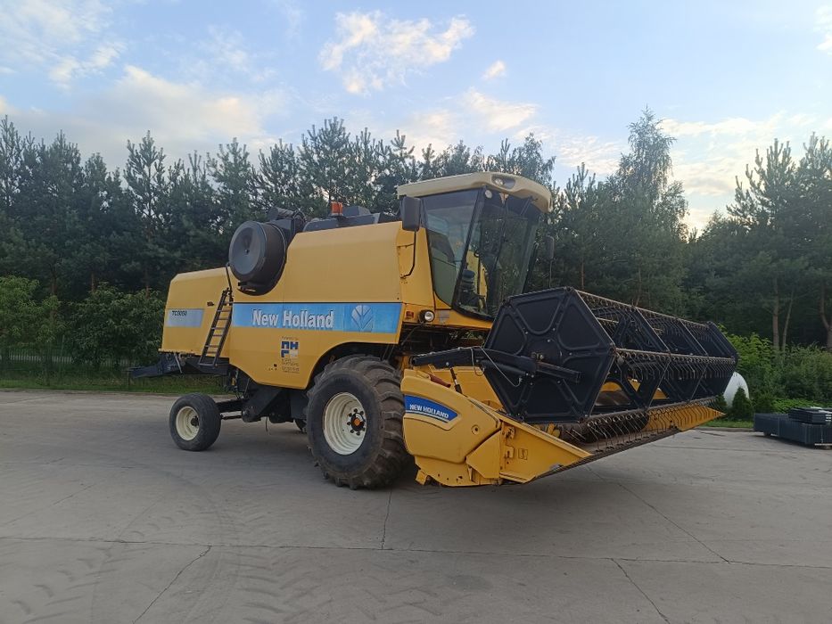 Kombajn New Holland TC 5050 jak Claas John