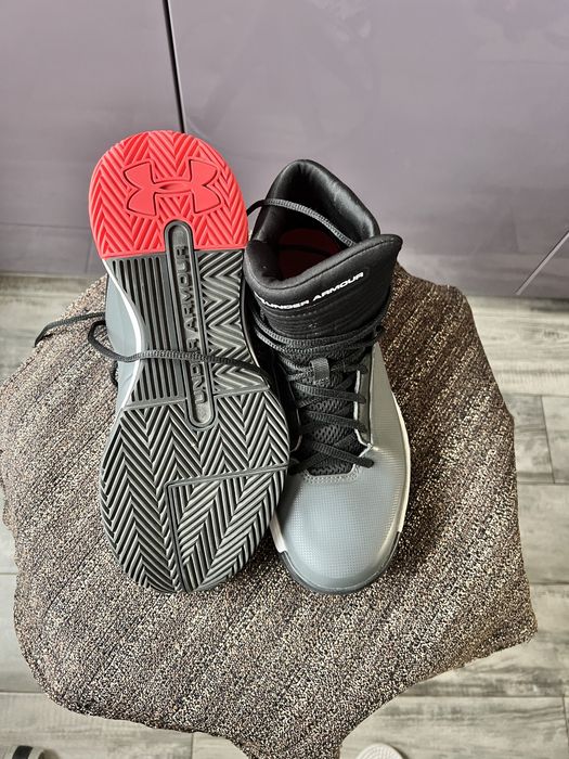 Buty Under Armour r. 42,5 do koszykówki
