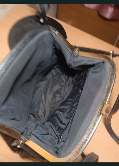 Винтажная чёрная кожаная сумка