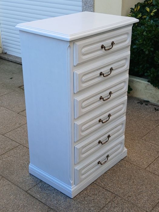 Vendo CAMISEIRO com 6 GAVETAS em madeira MACIÇA como novo.