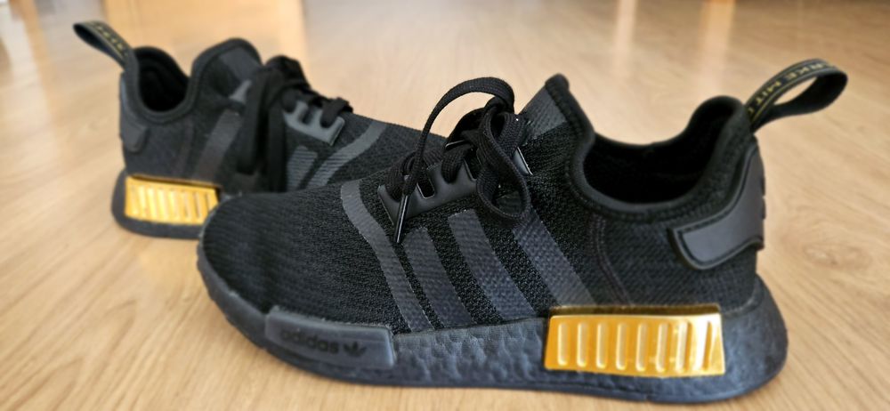 Ténis/Sapatilhas ADIDAS NMD R1 Black & Gold
