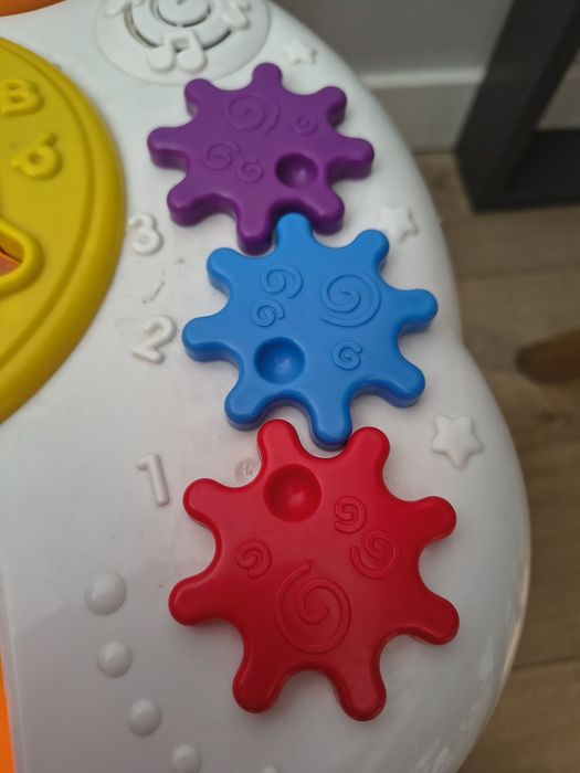 Stolik edukacyjny multimedialny