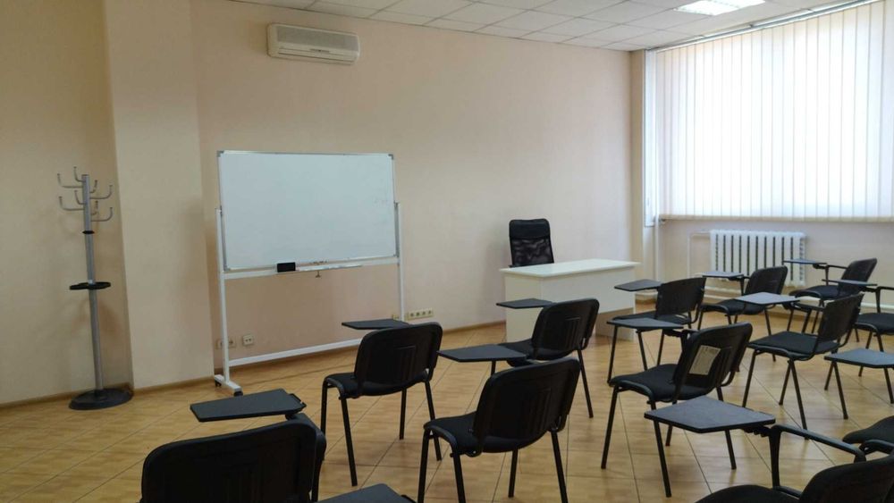 Аренда конференц-зала, переговорной в БЦ, генератор, метро Дорогожичи.