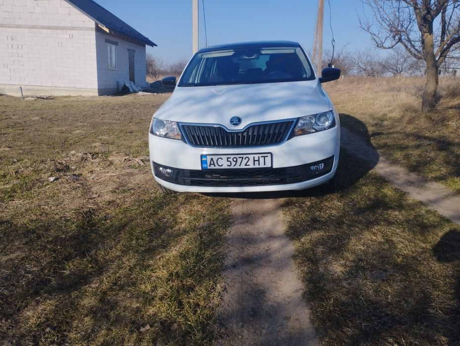 Продам автомобіль skoda rapid 2015 року. 1.6 дизель. 90к.с.