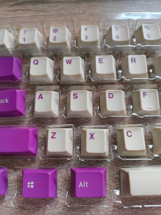 Keycapy PBT fioletowe Cherry profile