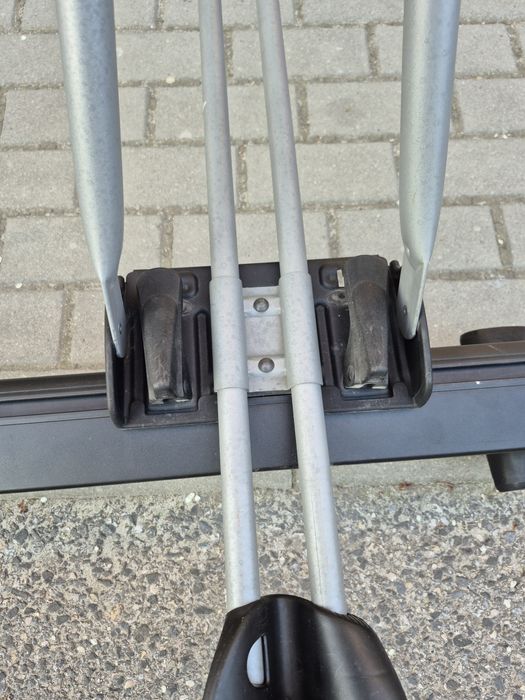 Belki dachowe Thule Evo z uchwytami na rowery