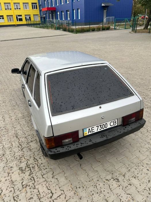 Автомобіль Ваз 2109